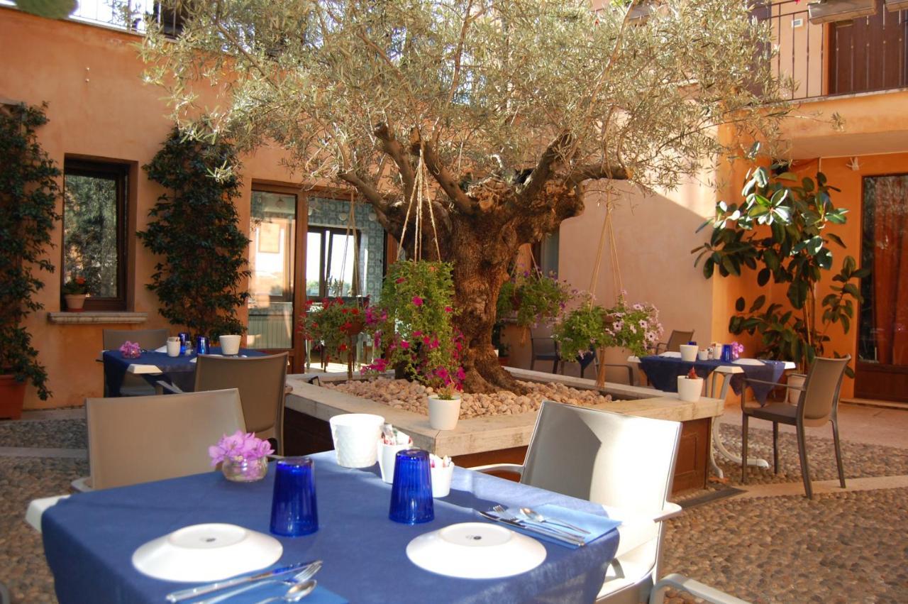 مانربا ديل جاردا Antico Borgo B&B Con Spa - Adults Only المظهر الخارجي الصورة